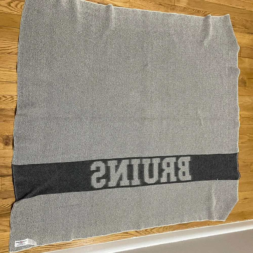 Town Pride Bruins Knit Throw Blanket White Black‎ Made in USA 45x48 Sports Decor